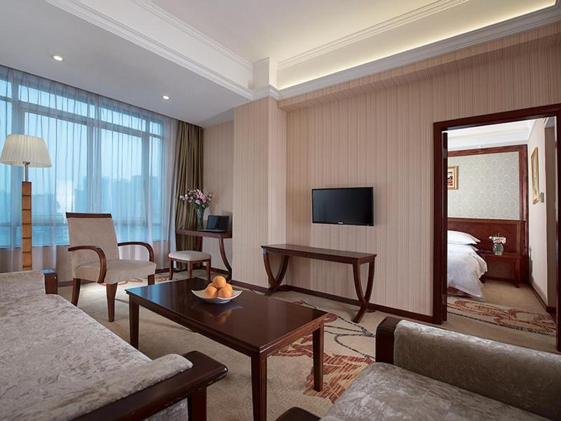 Vienna Hotel Guangzhou Shaheding Metro Station Екстериор снимка