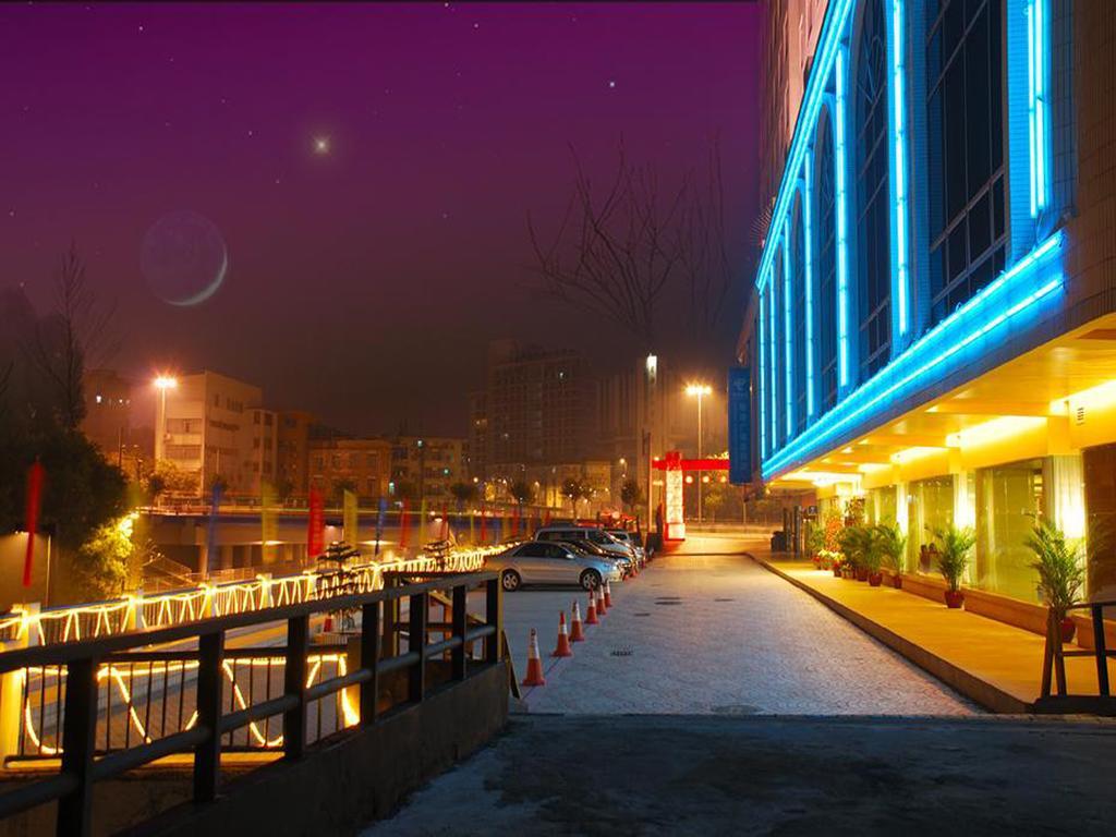 Vienna Hotel Guangzhou Shaheding Metro Station Екстериор снимка