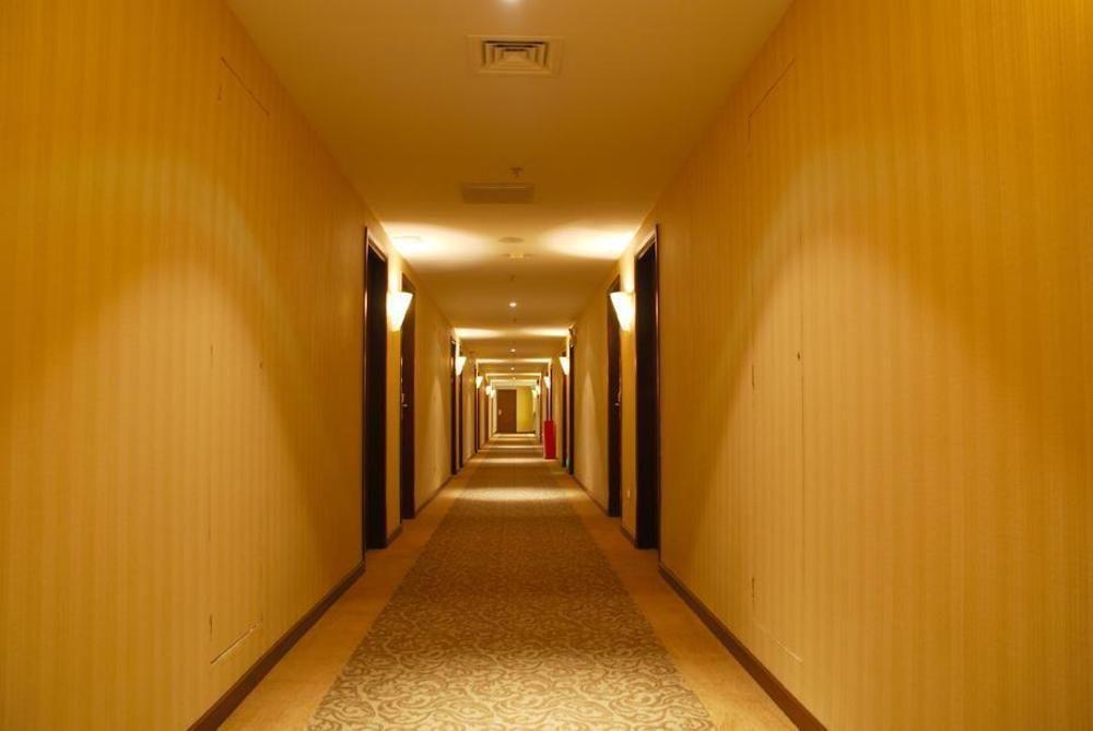 Vienna Hotel Guangzhou Shaheding Metro Station Екстериор снимка