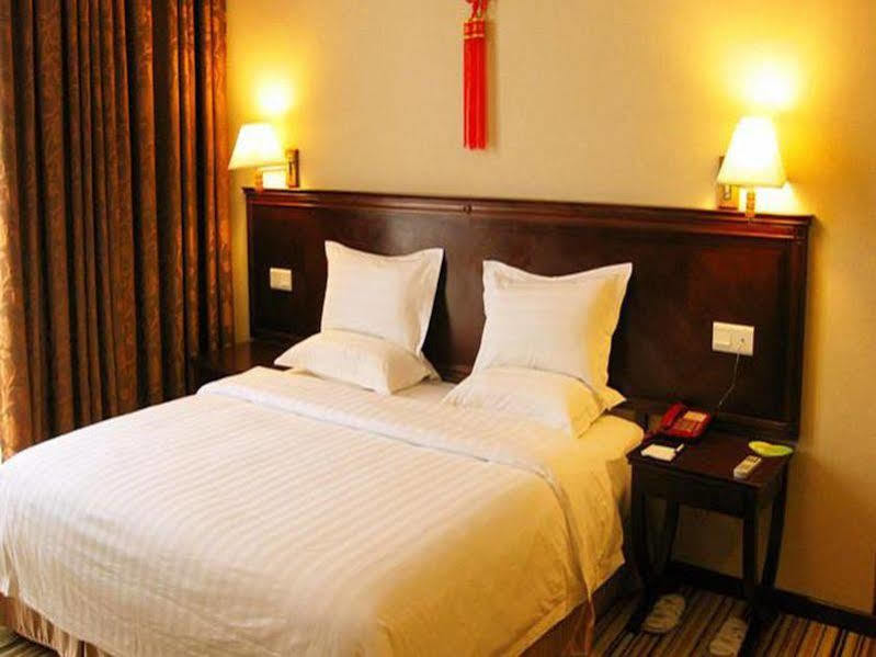 Vienna Hotel Guangzhou Shaheding Metro Station Екстериор снимка